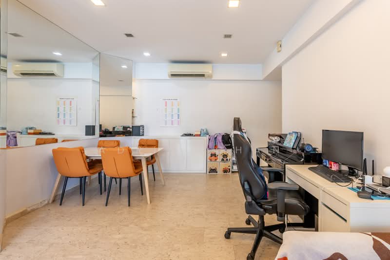 33 Eng Kong Crescent photo 5