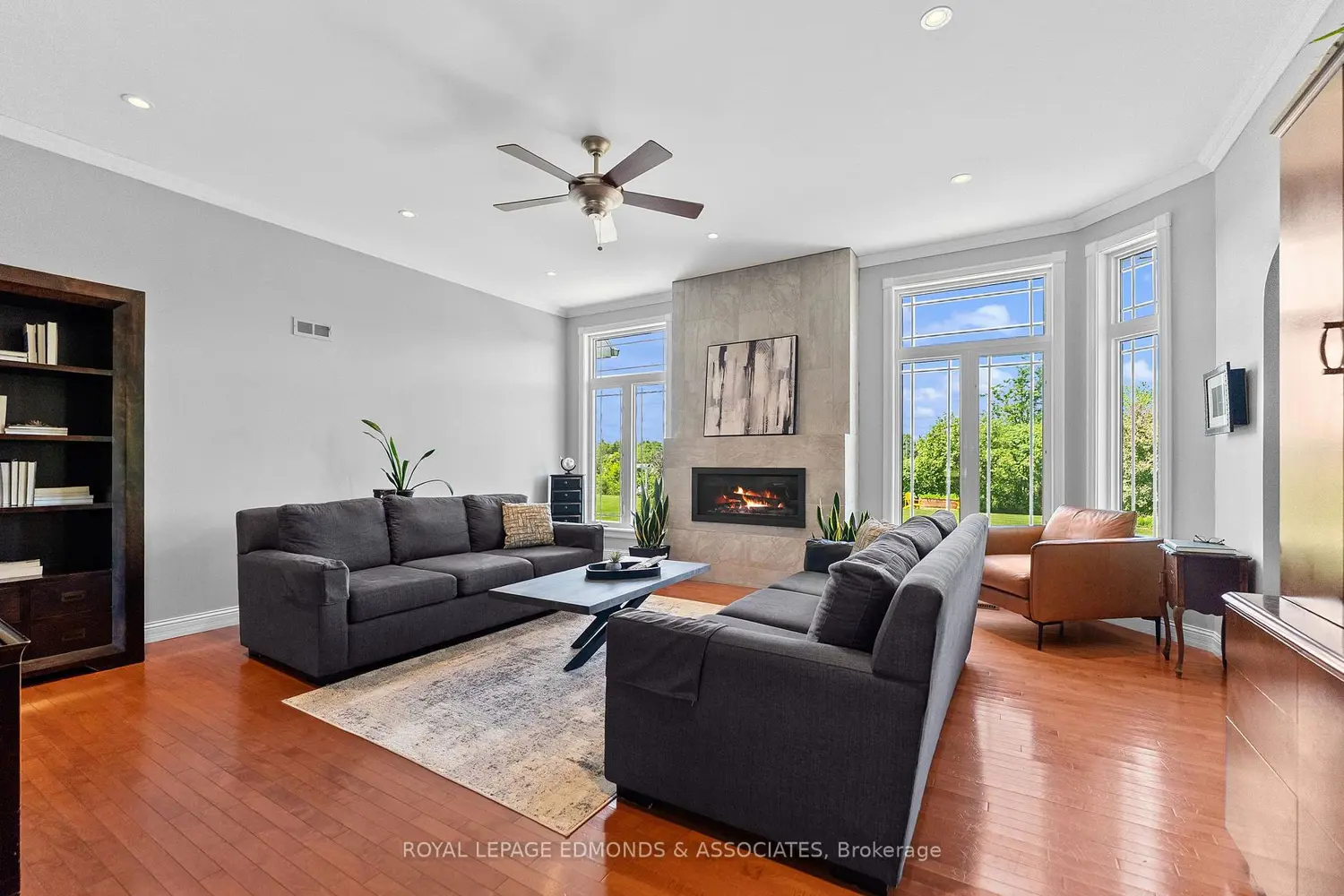 162 Pleasant View Drive photo 2