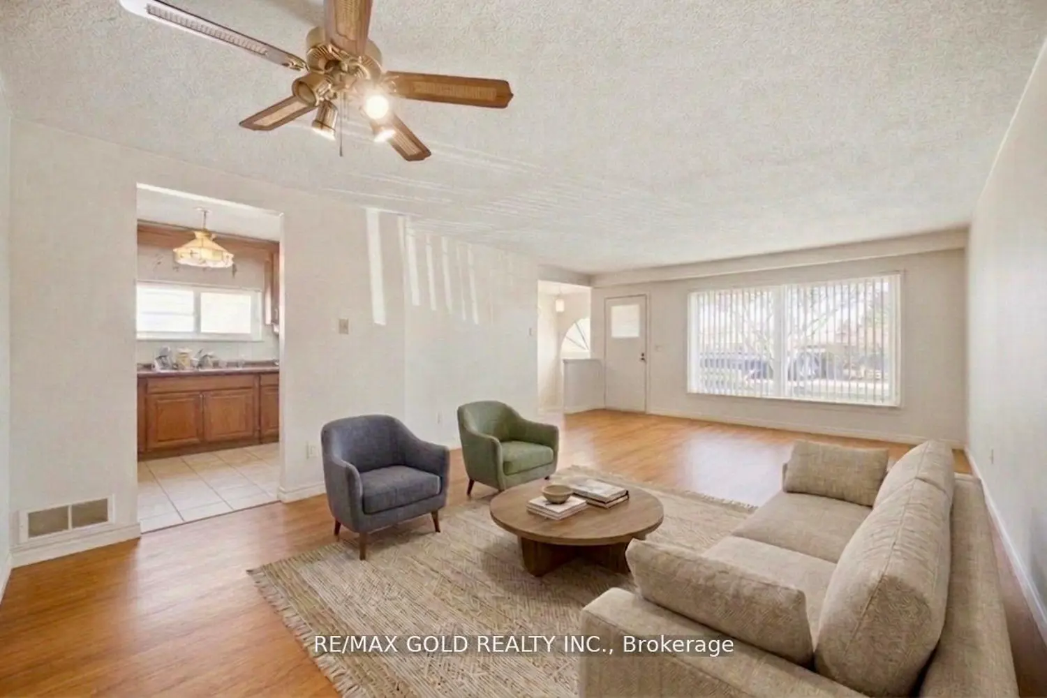 877 Consort Crescent photo 5