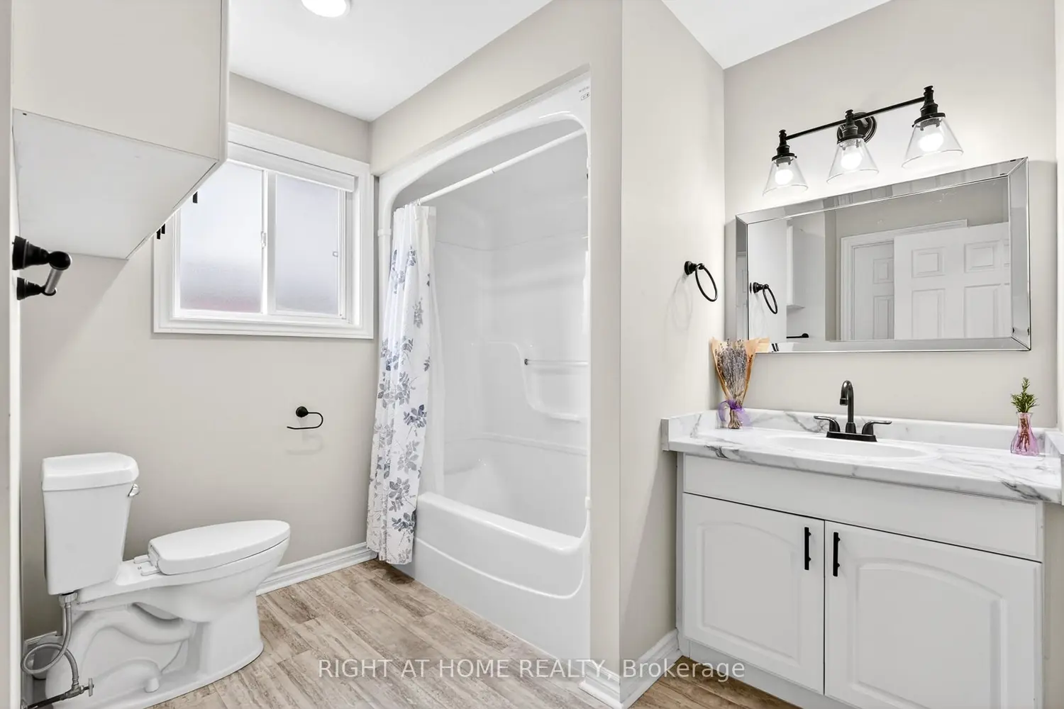 5524 Fraser Street photo 5