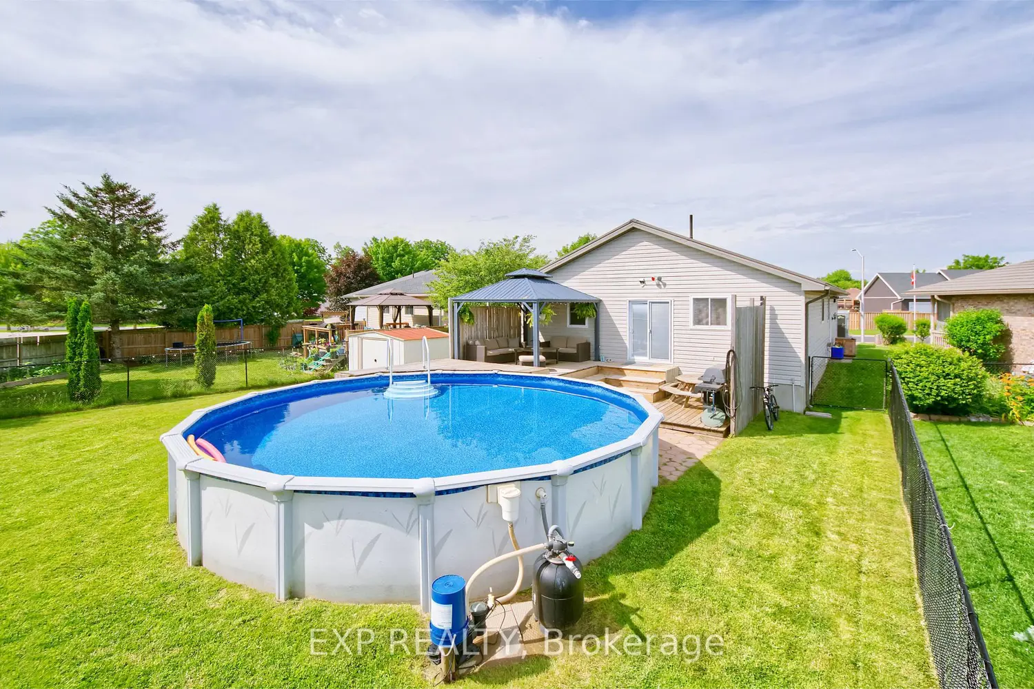8 Rebecca Drive photo 2