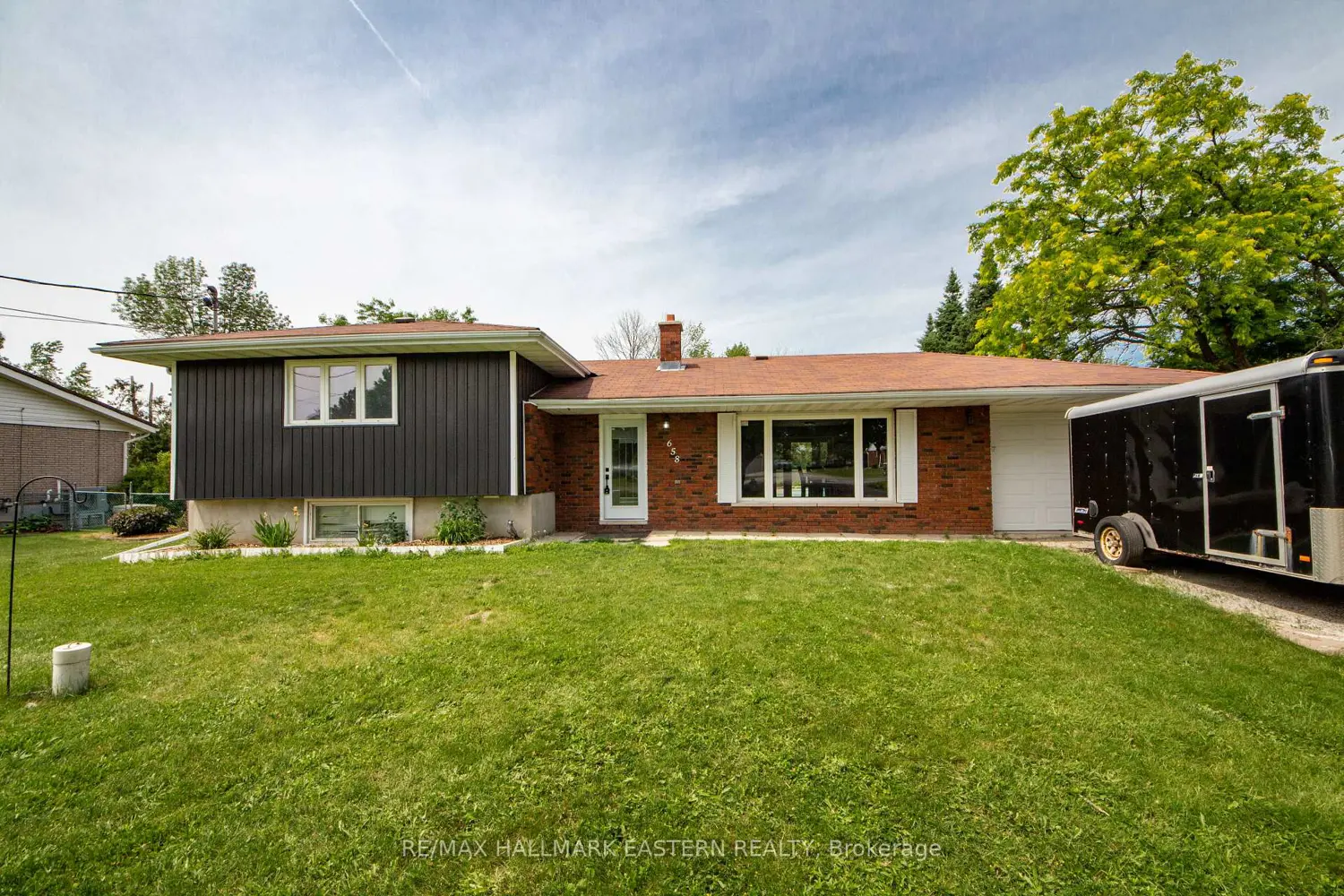 658 Cedarvale Crescent photo 2
