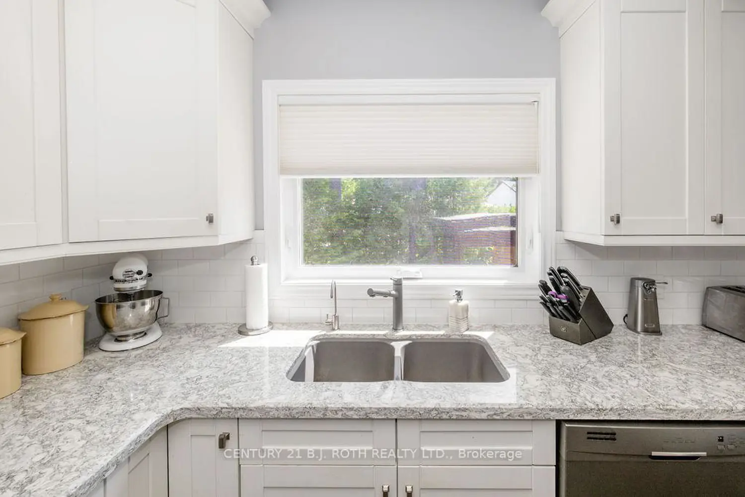 31 Robern Avenue photo 4