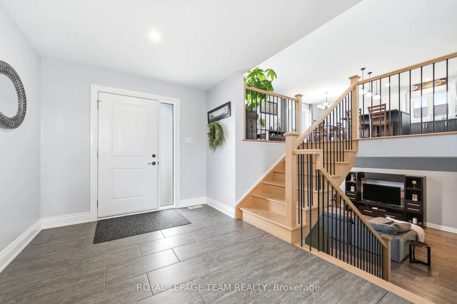 529 Wellington Street photo 2