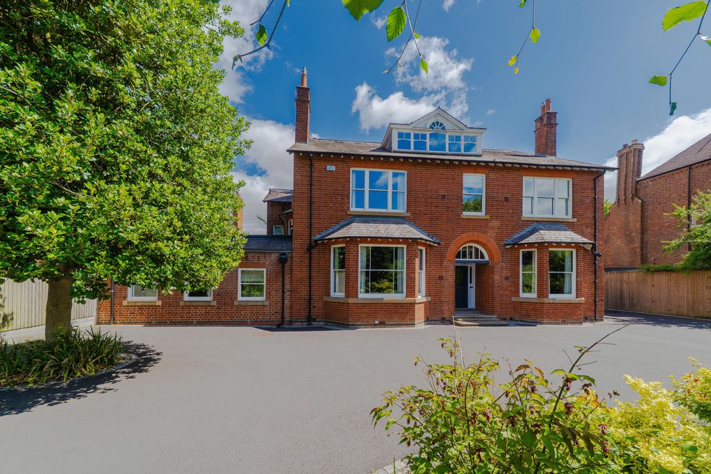 6 bed detached house for saleFarquhar Road, Edgbaston B15