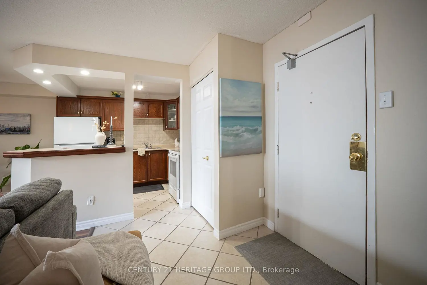648 Grey Street 203 photo 2