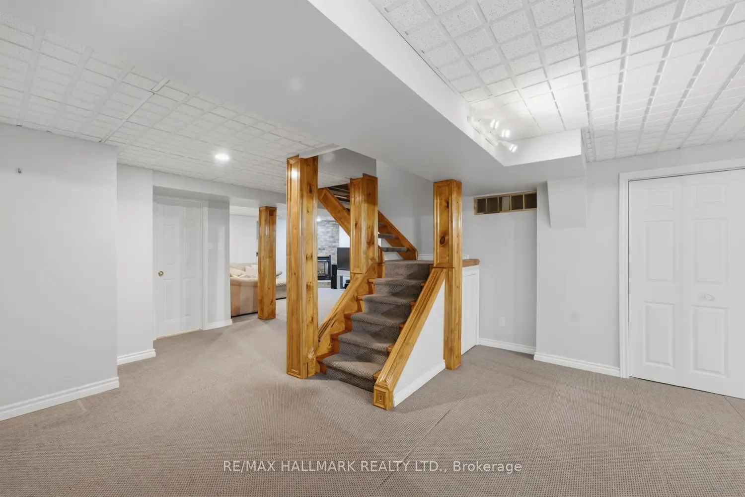 2494 Headon Forest Drive photo 4