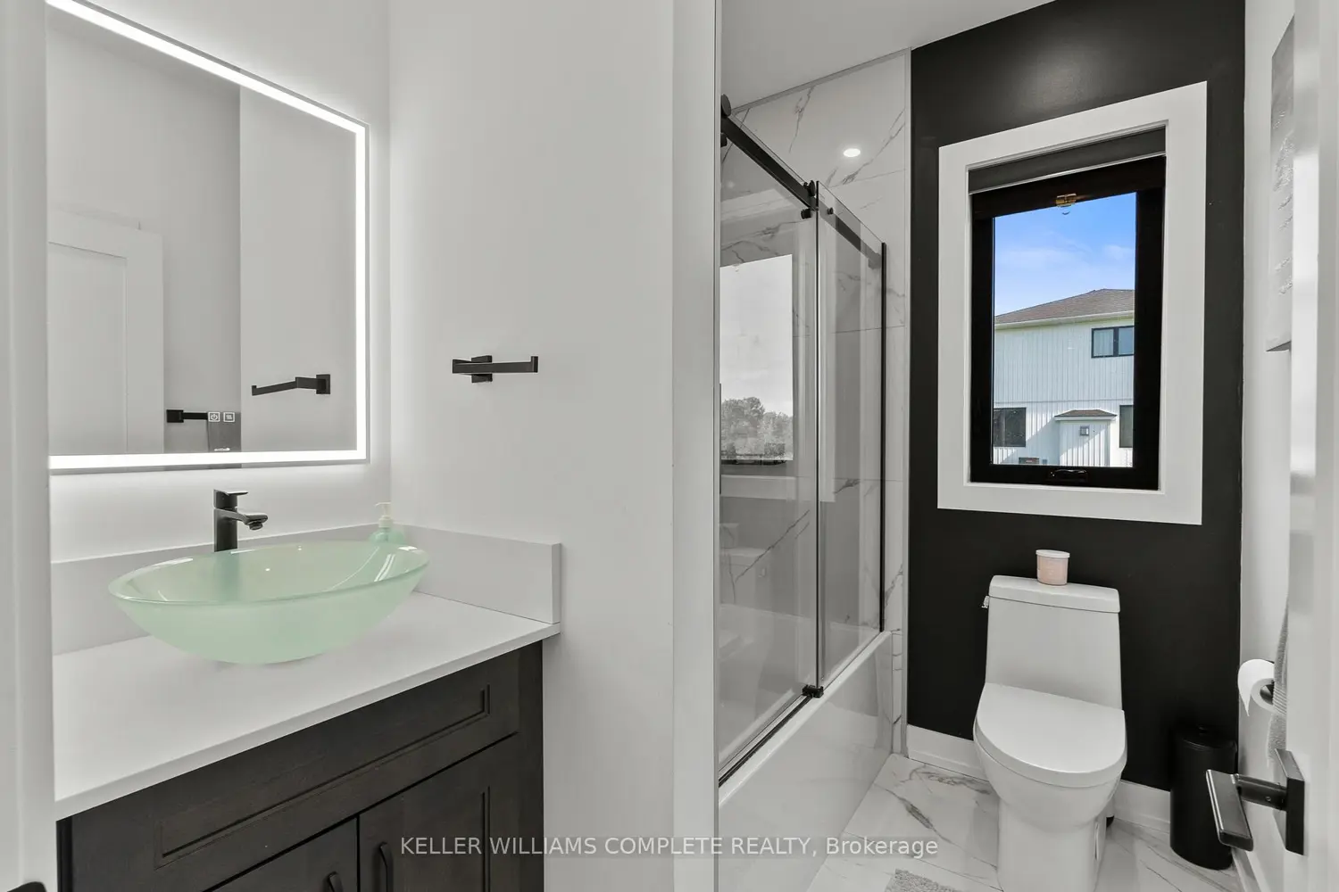 641 Burleigh Road photo 5