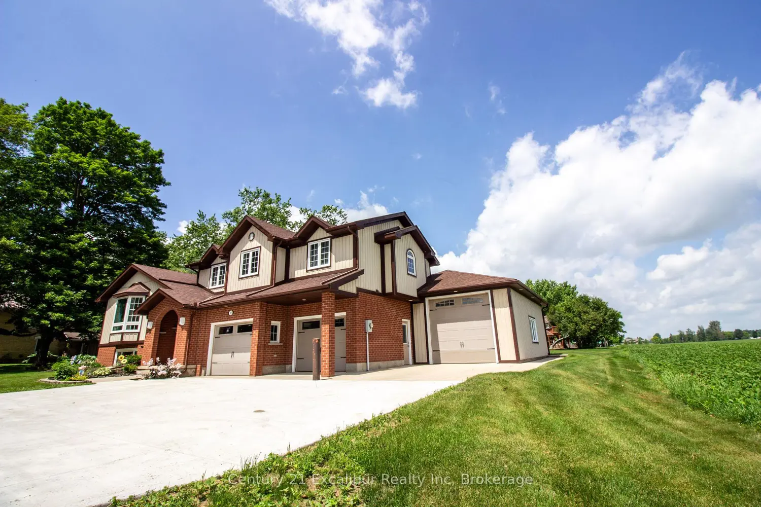 591 Wellington Street photo 2