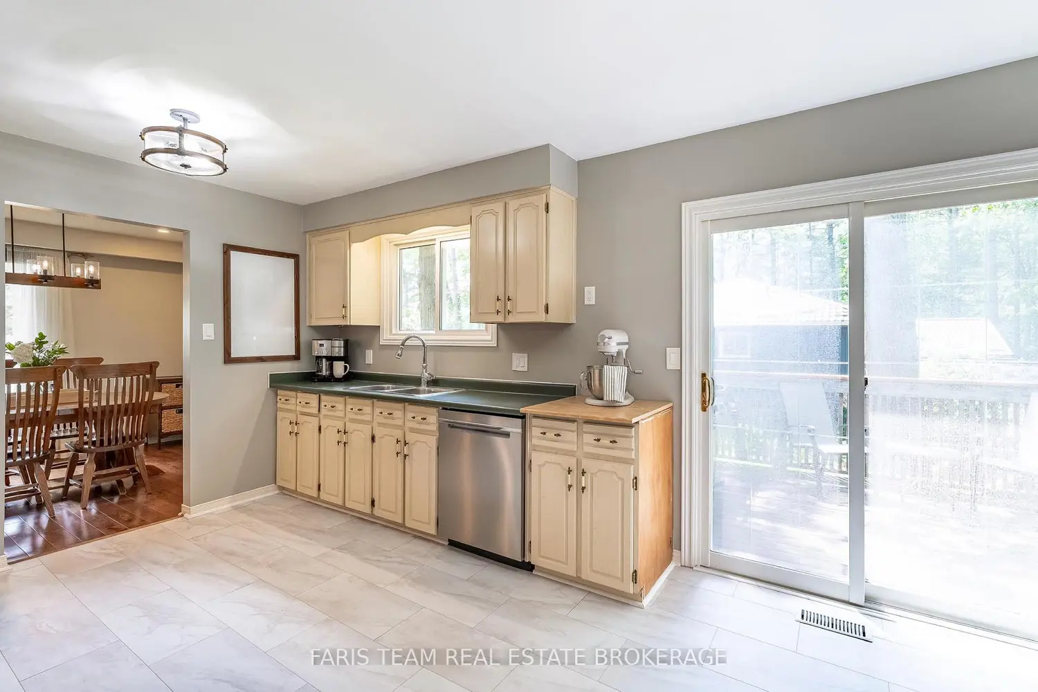1202 Sunnidale Road photo 4