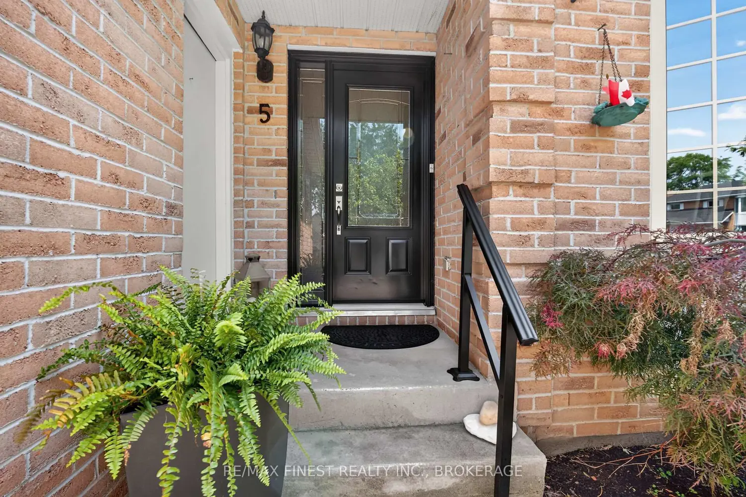 5 Buckingham Court photo 3