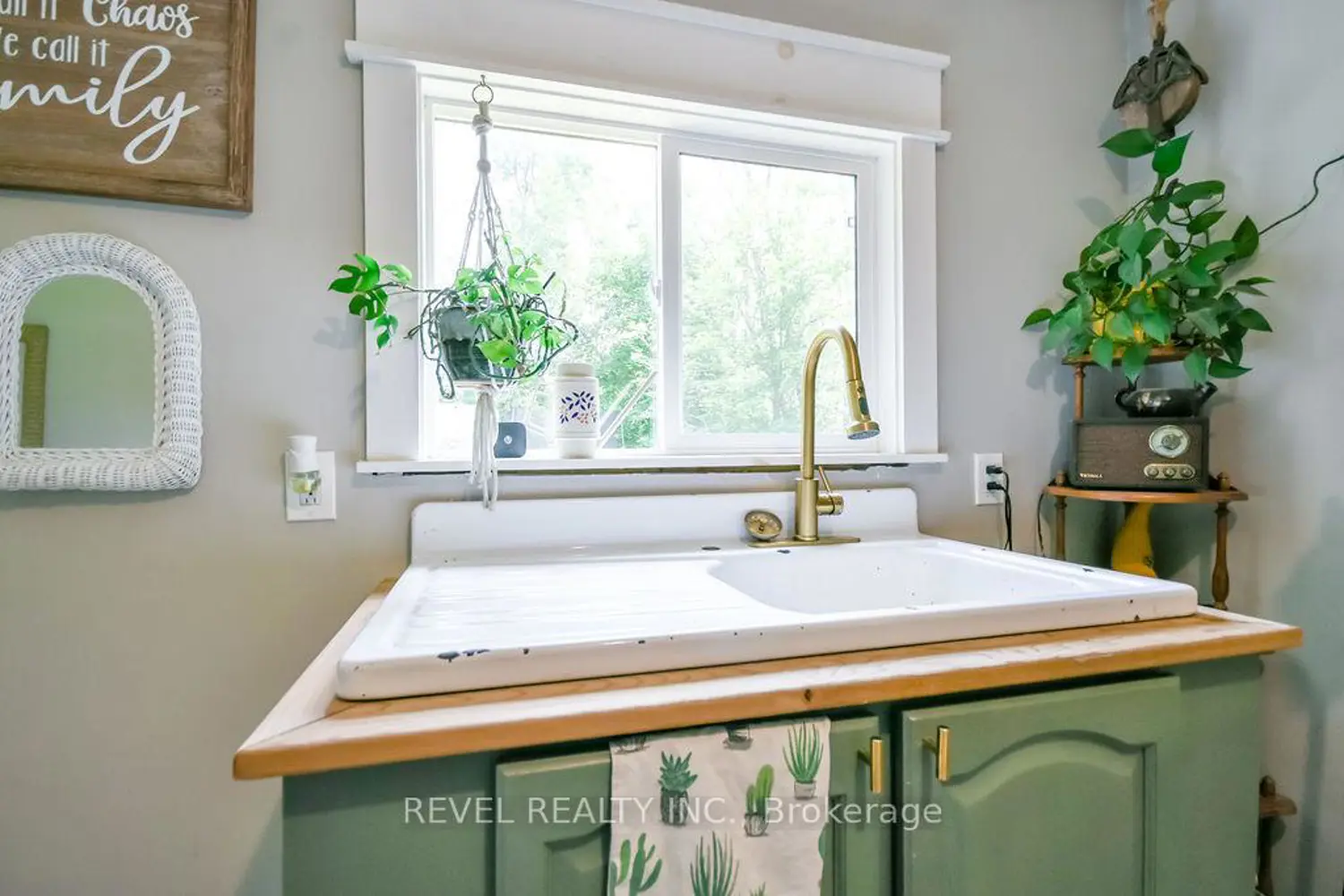 3267 Albany Street photo 4