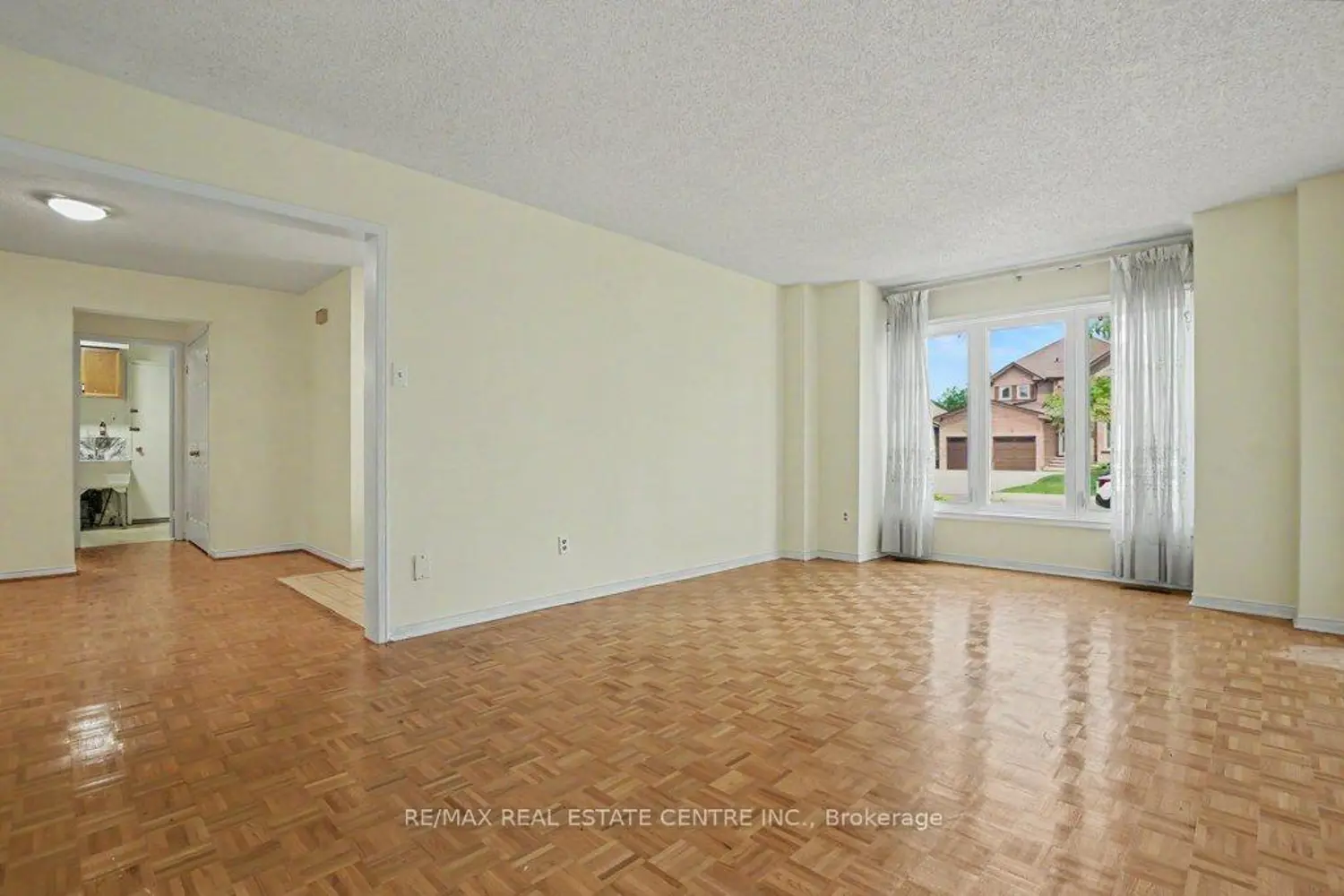 68 Moorehead Crescent photo 3