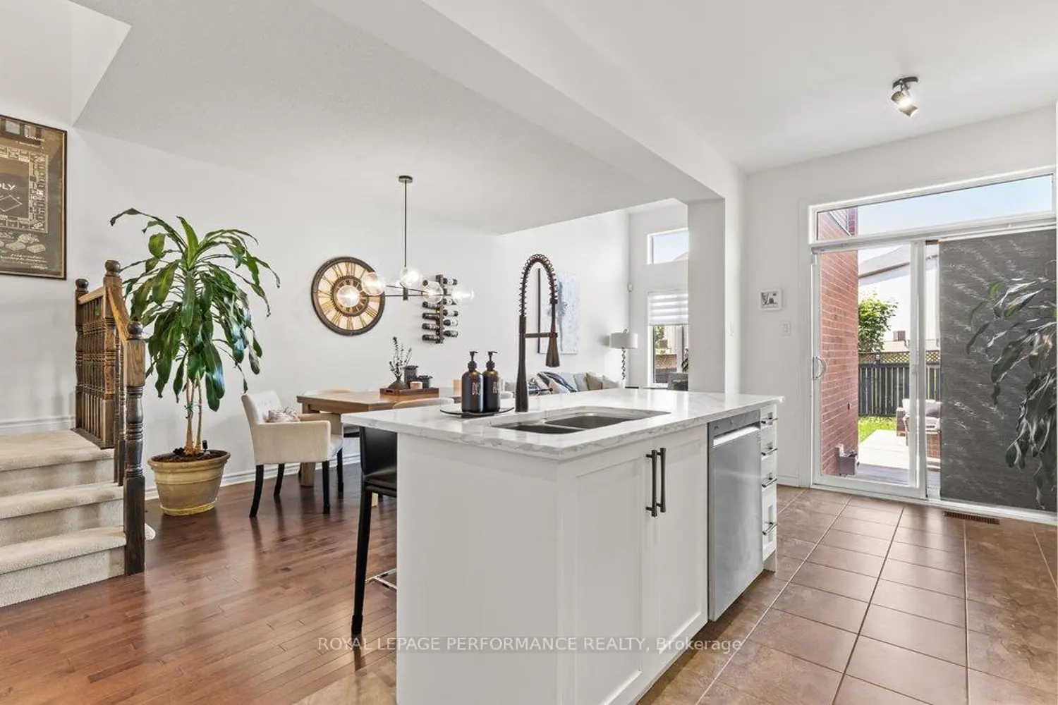 216 Badgeley Avenue photo 5