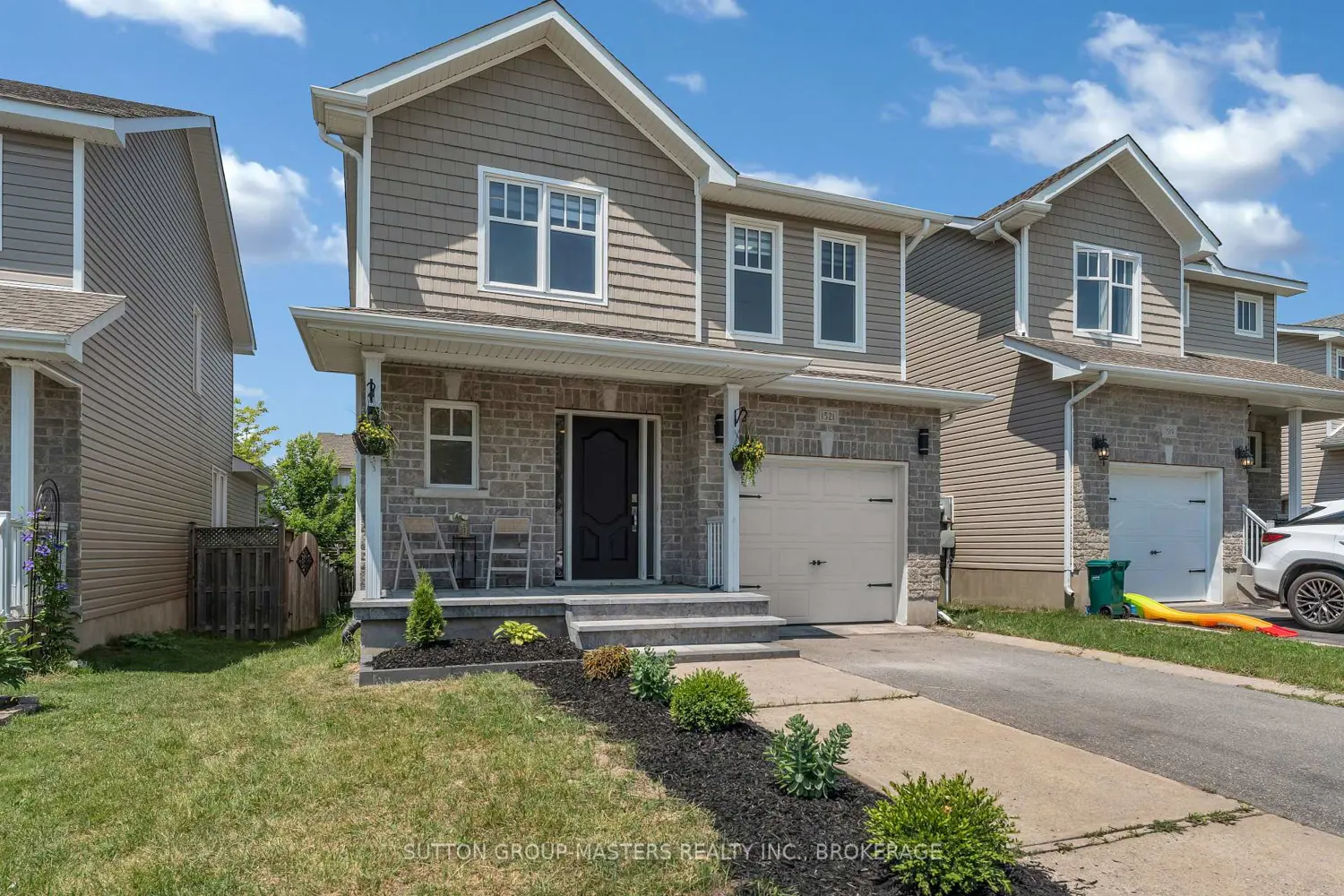 1521 Crimson Crescent photo 2