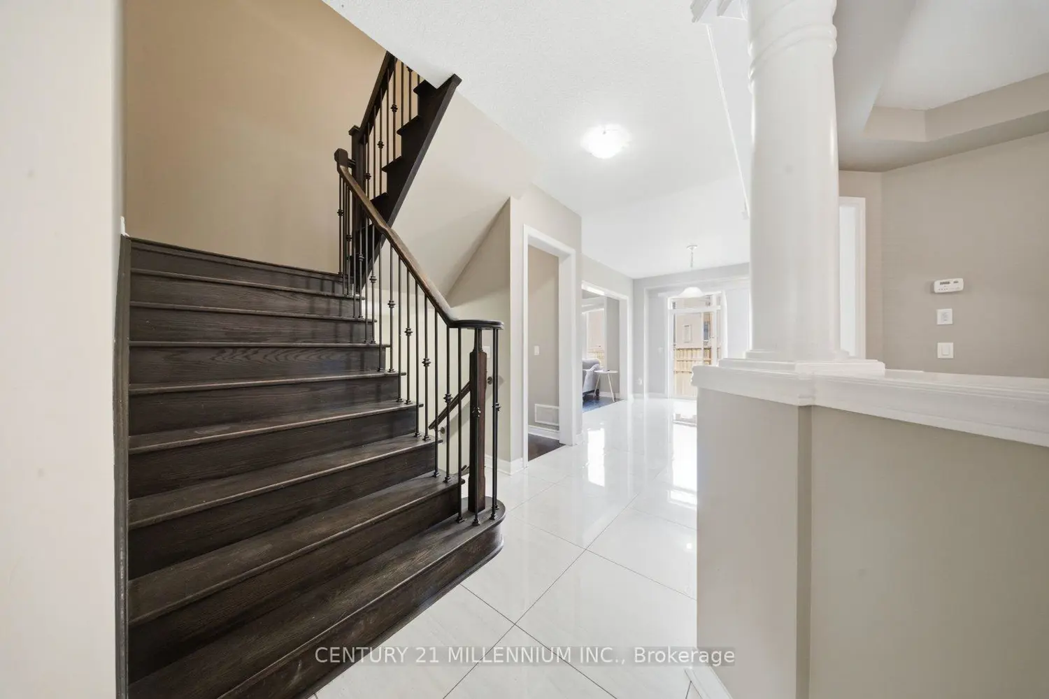 1153 Upper Thames Drive photo 4