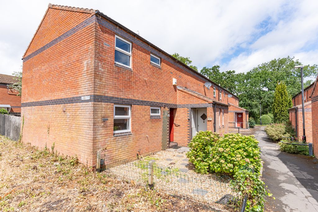 1 bed maisonette for saleComb Paddock, Westbury-On-Trym, Bristol BS9