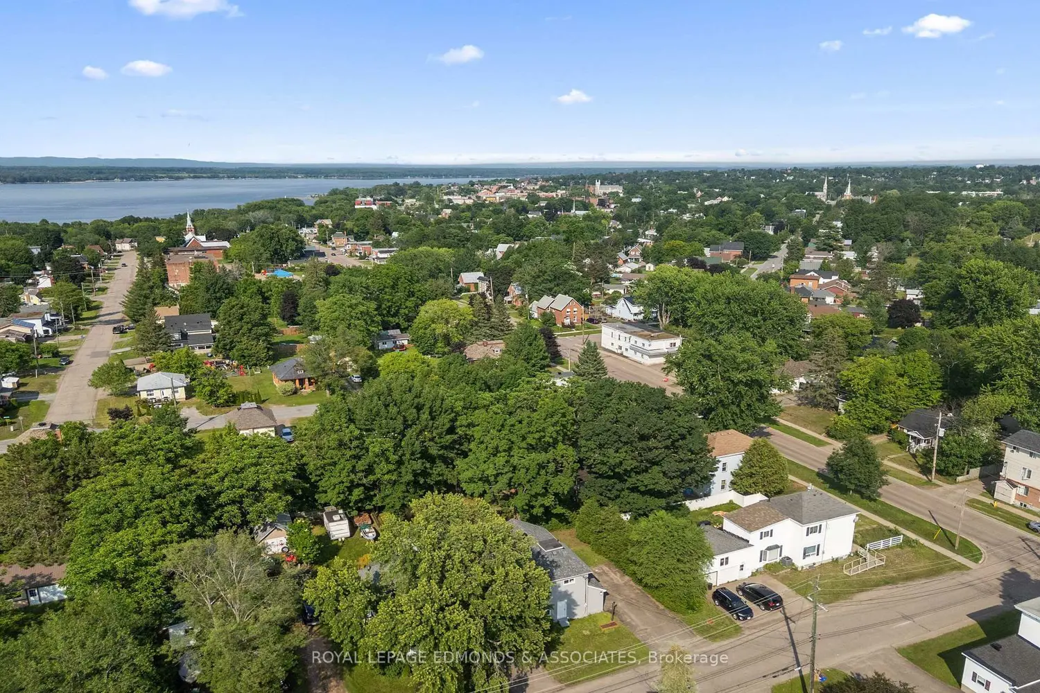 663 Fischer Street photo 4