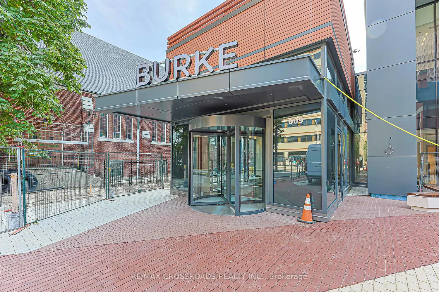 609 Sherbourne Street 2801 photo 2