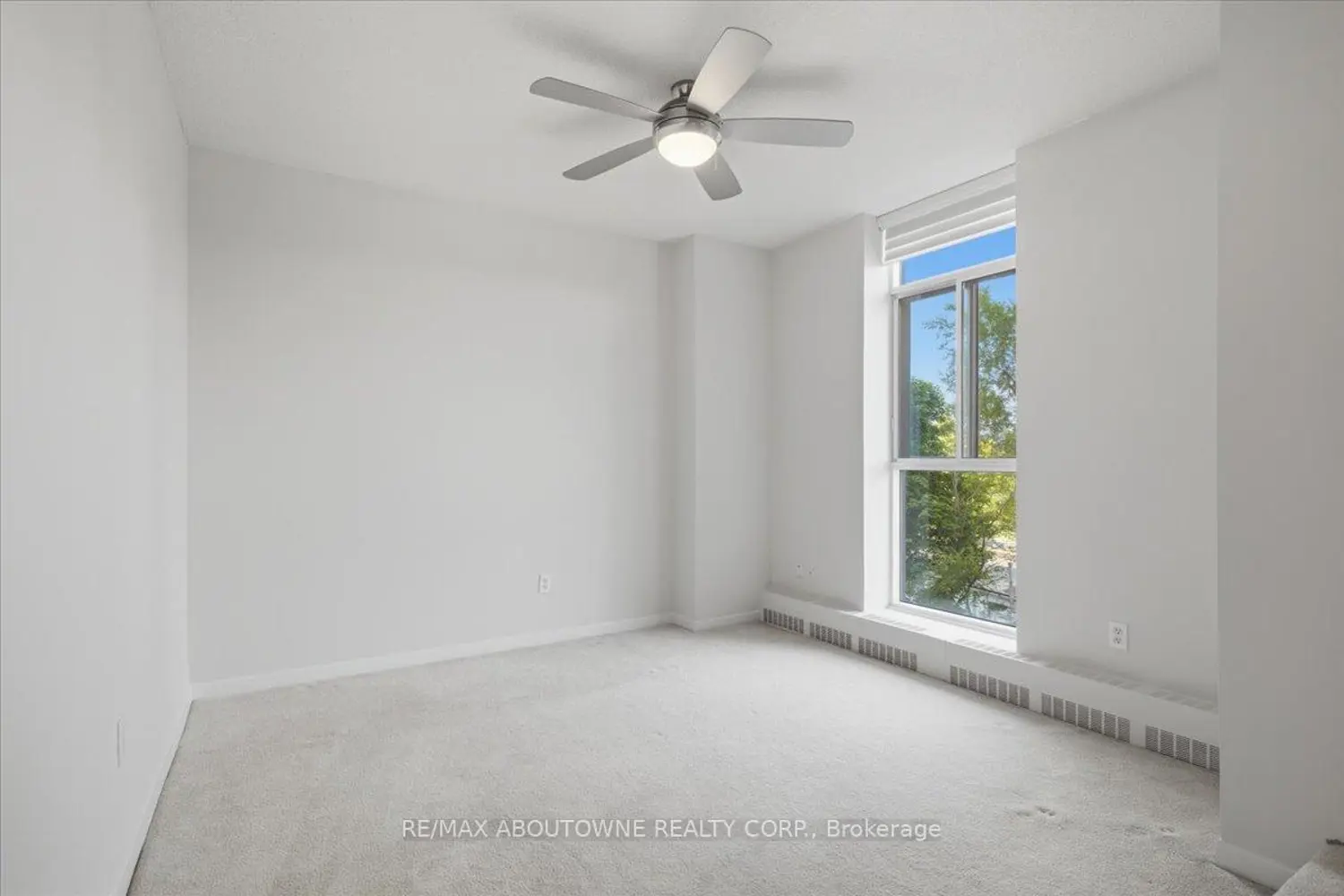 5250 Lakeshore Road 401 photo 5