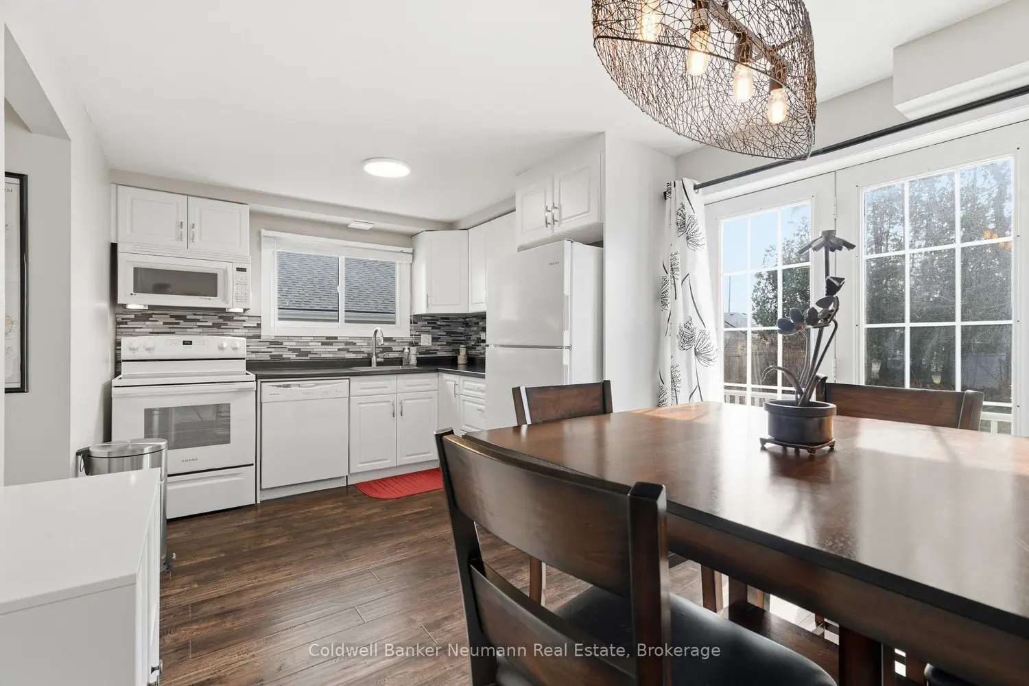 99 Emma Street photo 4