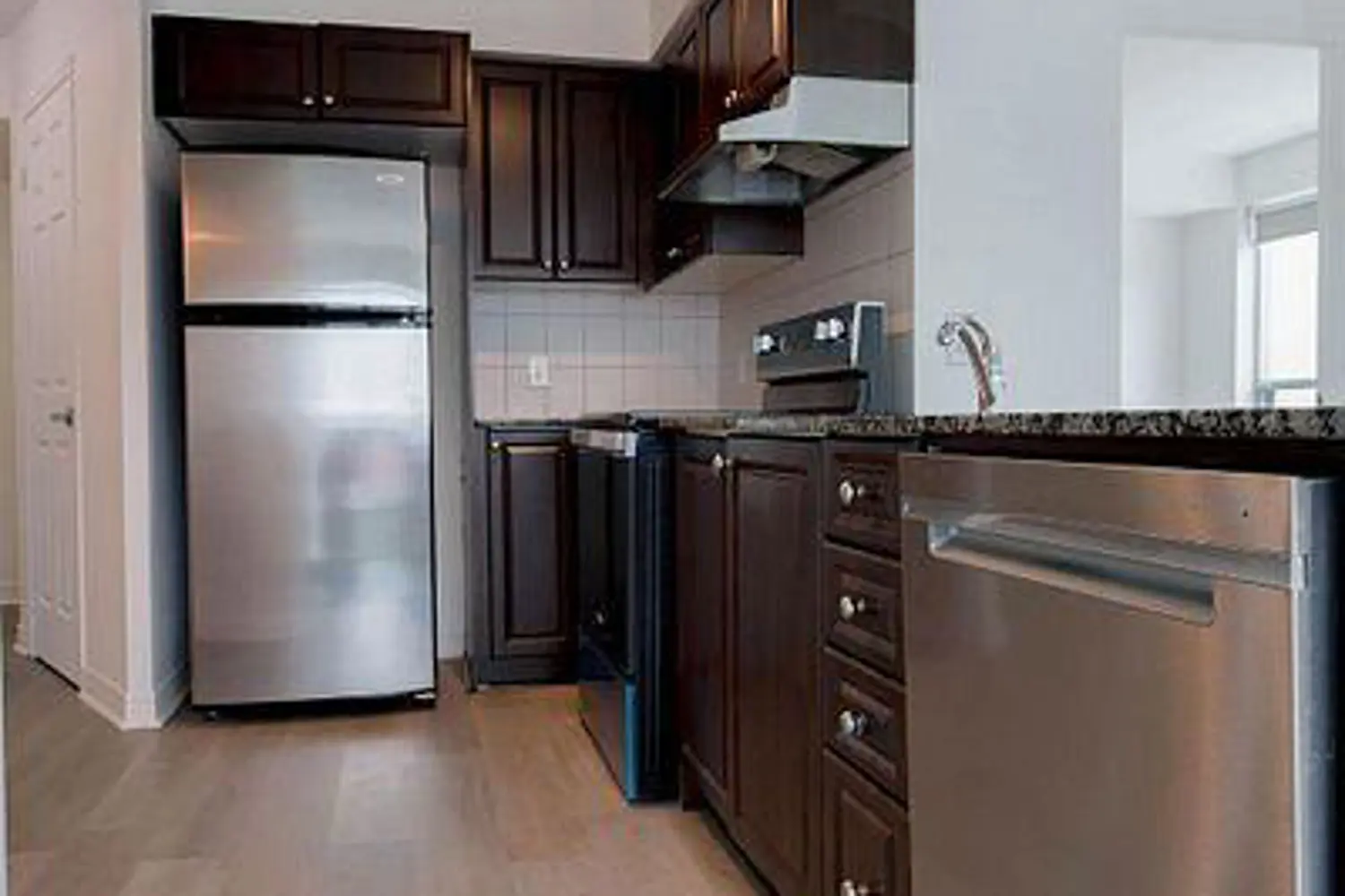 60 Fairfax Crescent 409 photo 4
