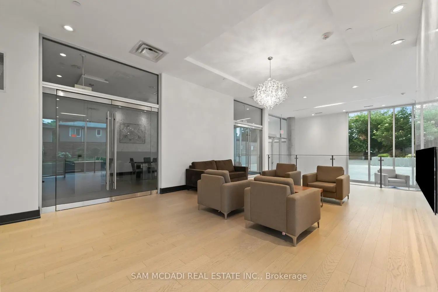 2055 Danforth Avenue 903 photo 4