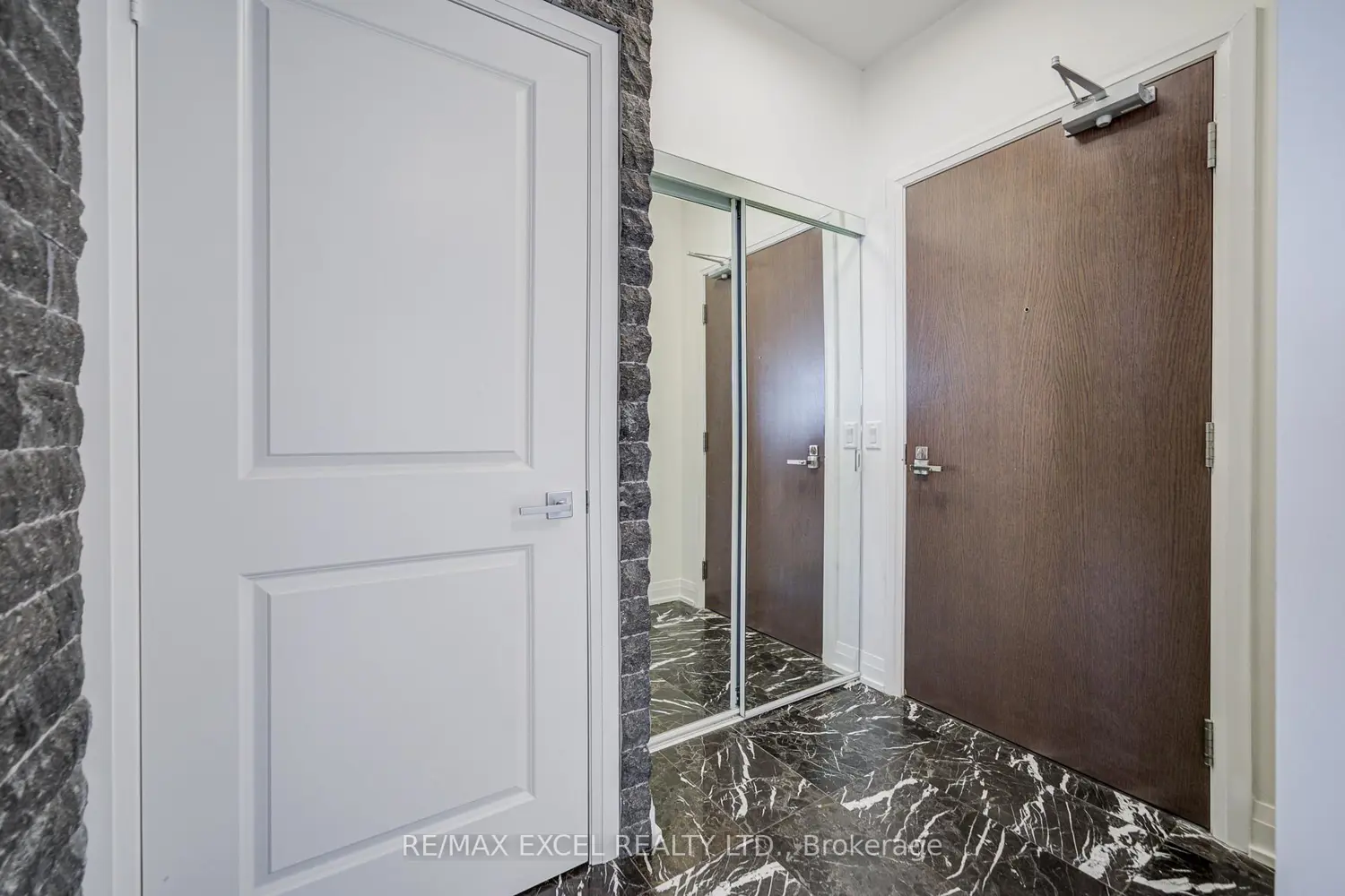85 North Park Road 705 photo 5