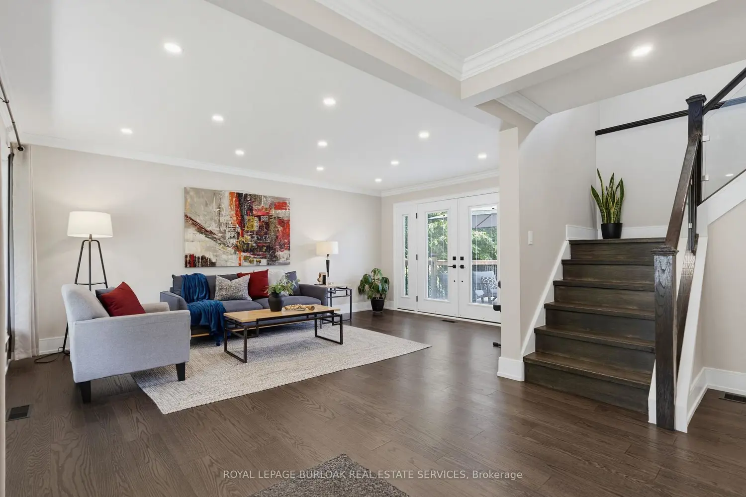 365 Cosburn Crescent photo 4