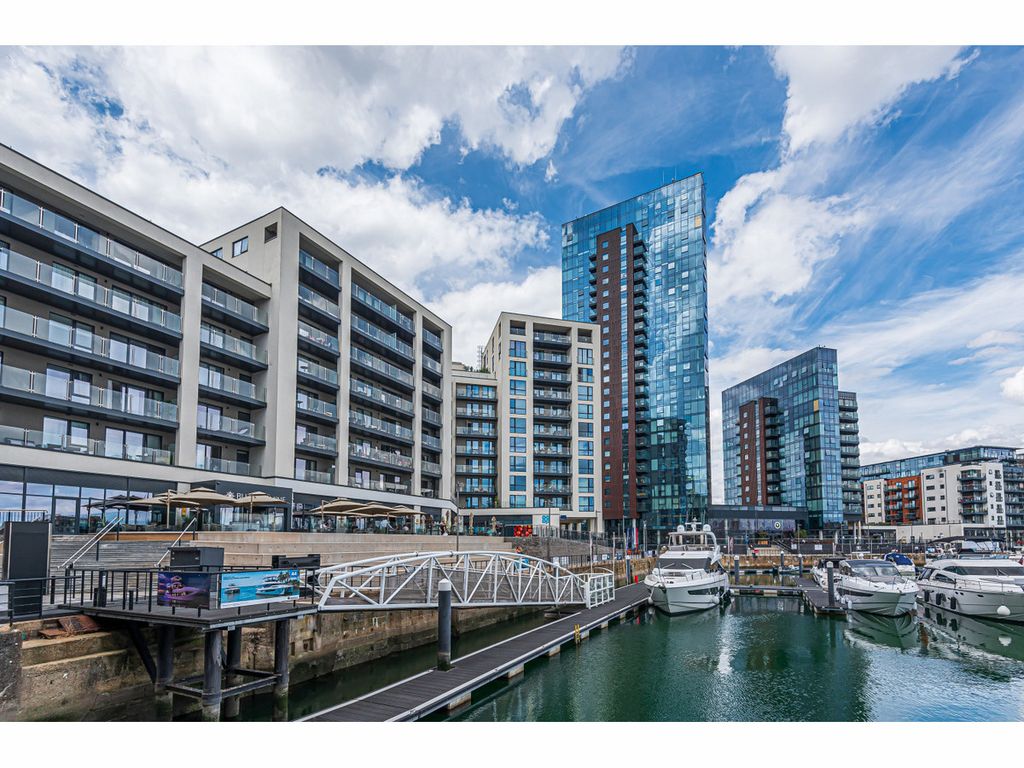 2 bed flat for saleMaritime Walk, Southampton SO14