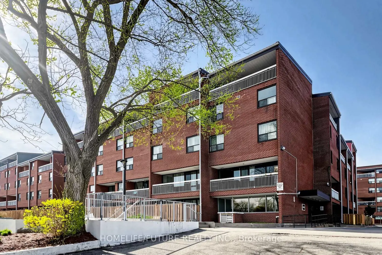4060 Lawrence Avenue 204 photo 3