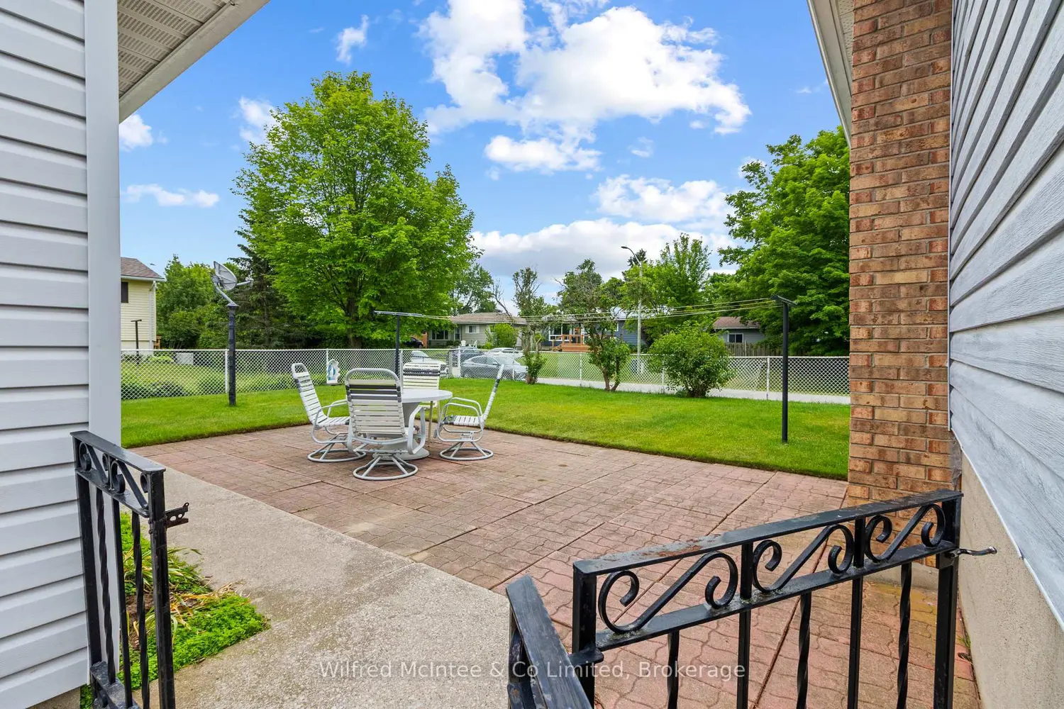 455 Bruce Street photo 2