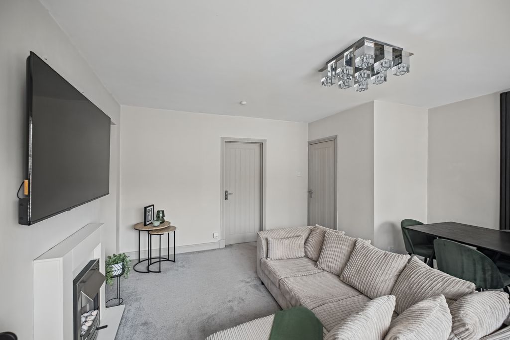 2 bed flat for saleCheviot Crescent, Wishaw ML2 photo 3