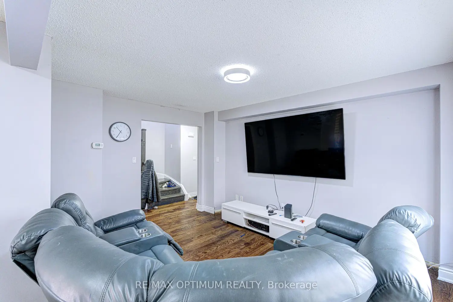5 Roehampton Crescent photo 2