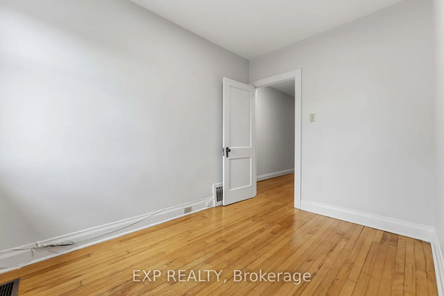448-450 Holland Avenue photo 5