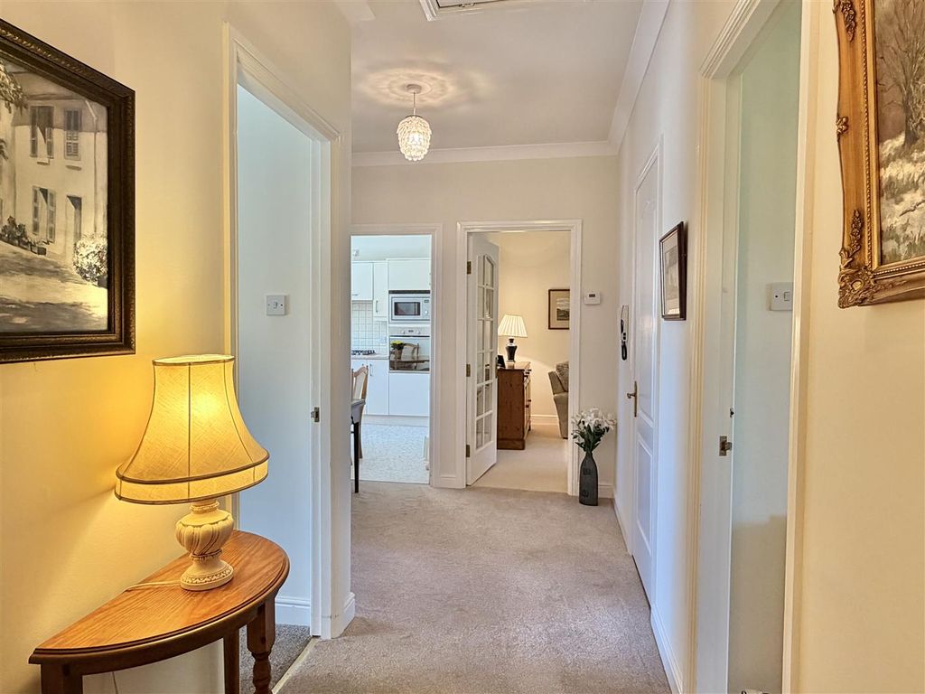 2 bed flat for saleWeirs Gate, Strathaven ML10 photo 4