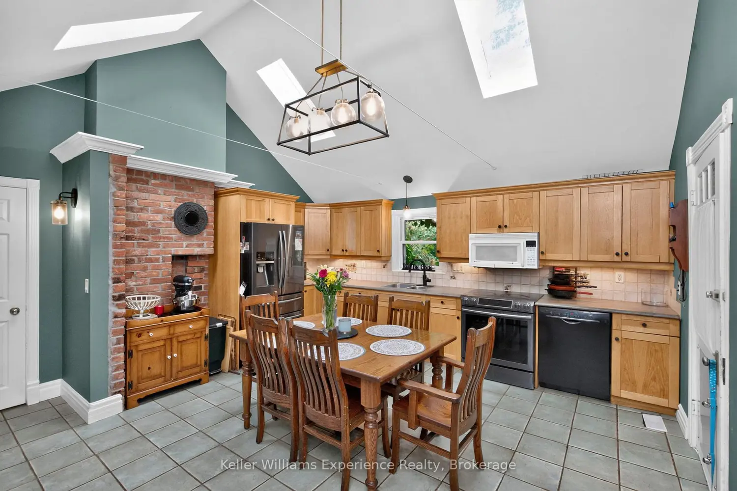 3744 Flos 4 Road photo 2