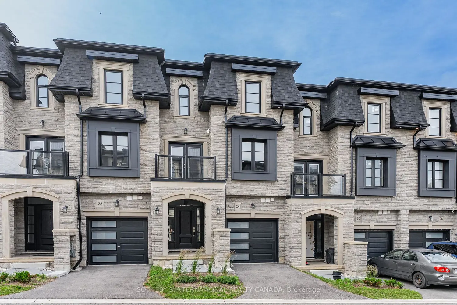 675 Victoria Road 24