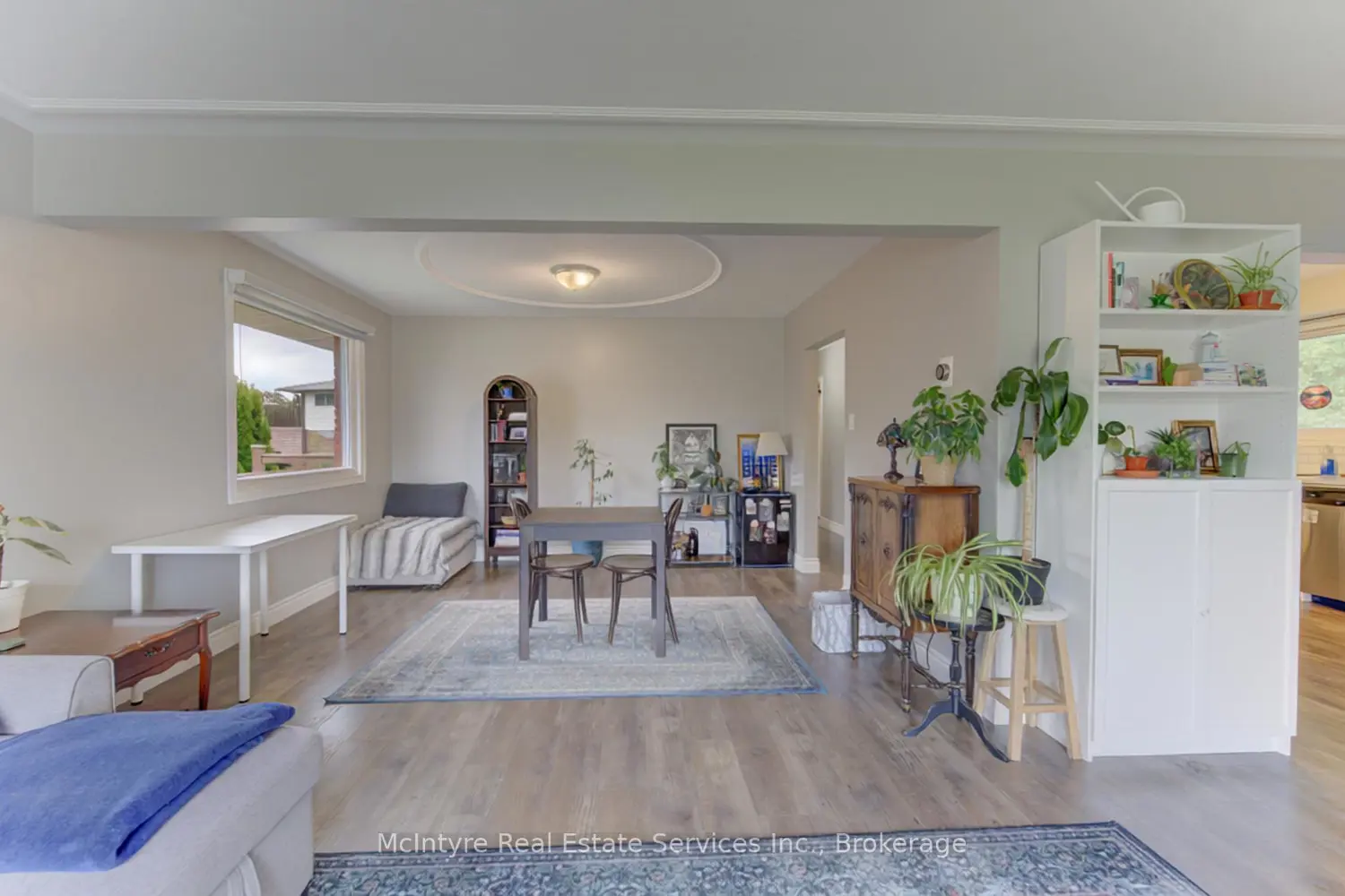 127 Strathcona Crescent photo 4
