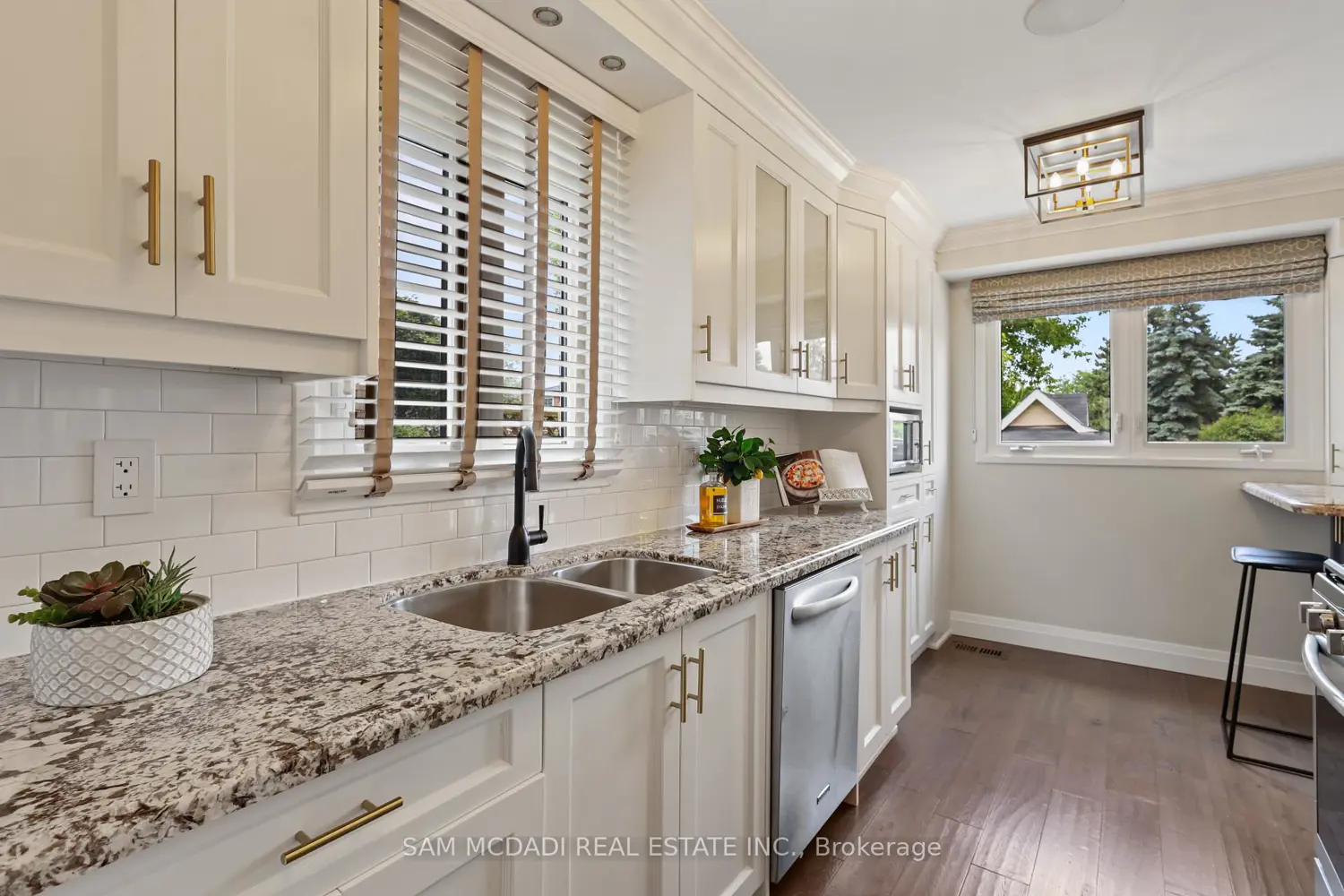 1541 Cuthbert Avenue photo 3