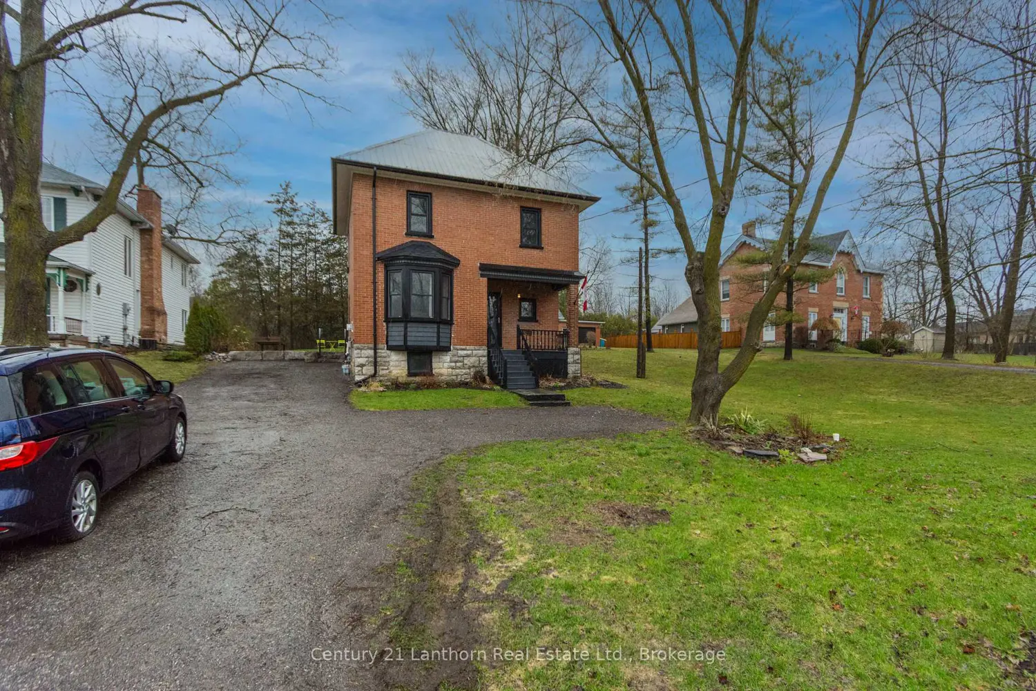 320 Grand Road photo 3