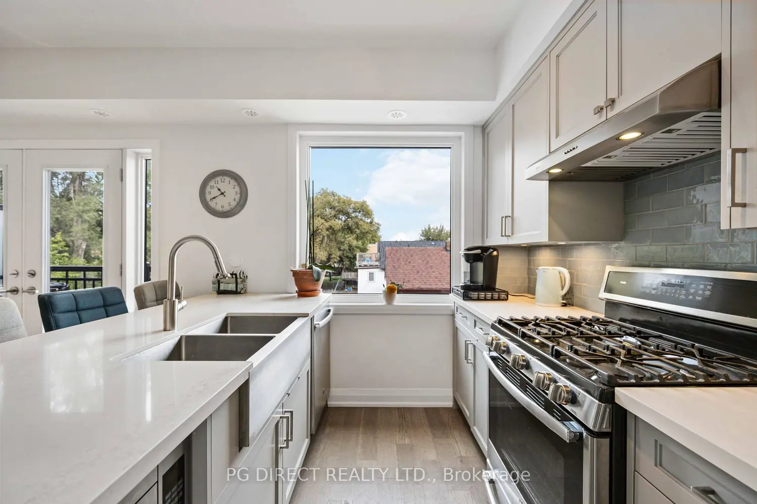 100 Coxwell Avenue 18 photo 4