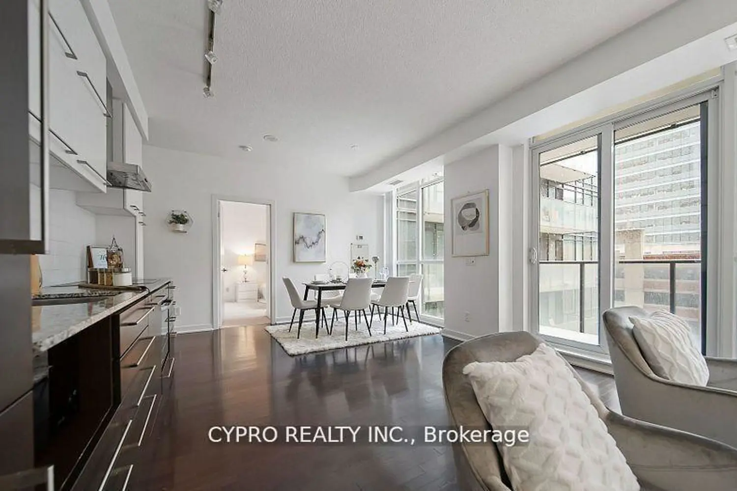770 Bay Street 601 photo 5