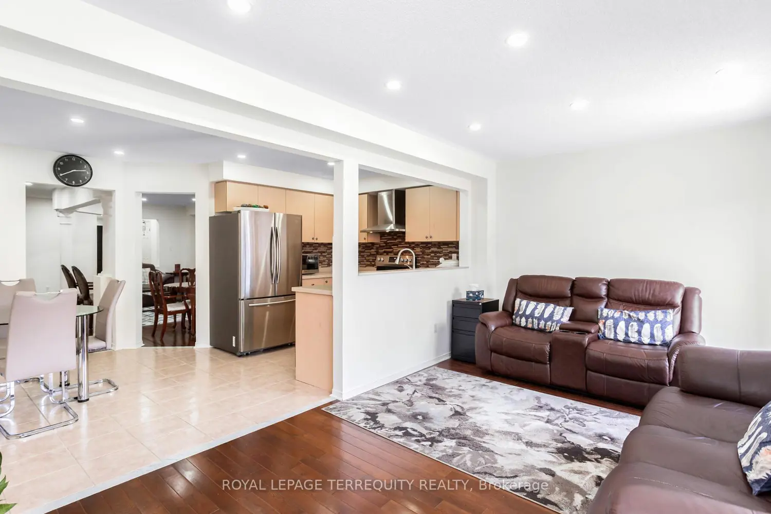 490 Orange Walk Crescent photo 4