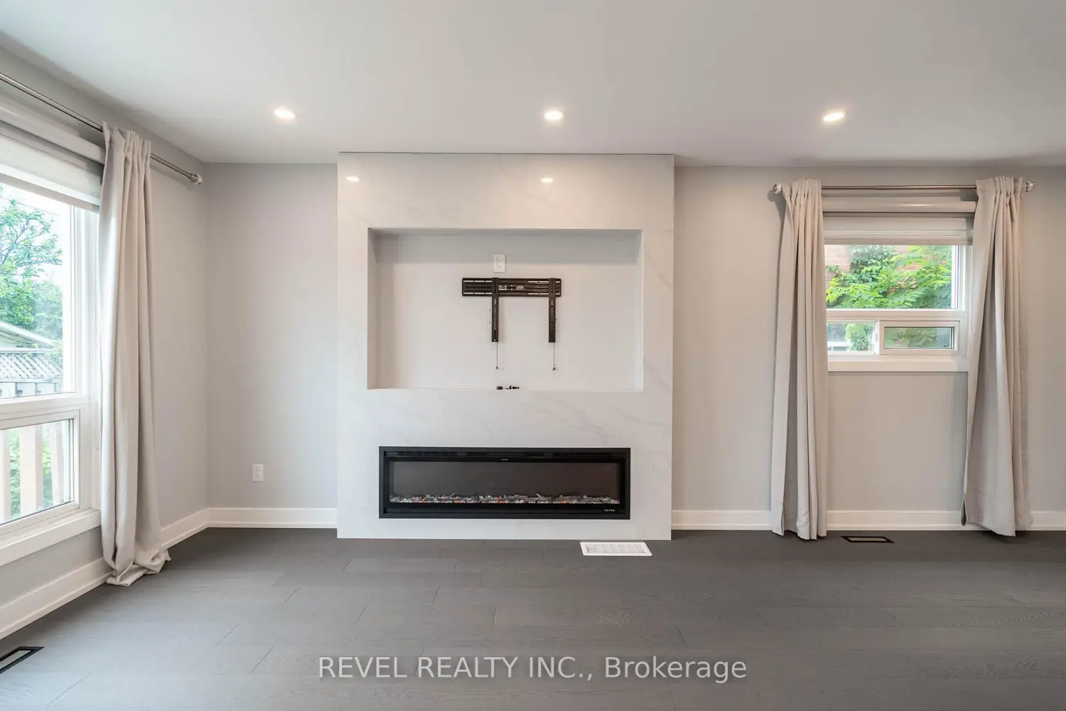 95 Cinrickbar Drive photo 2