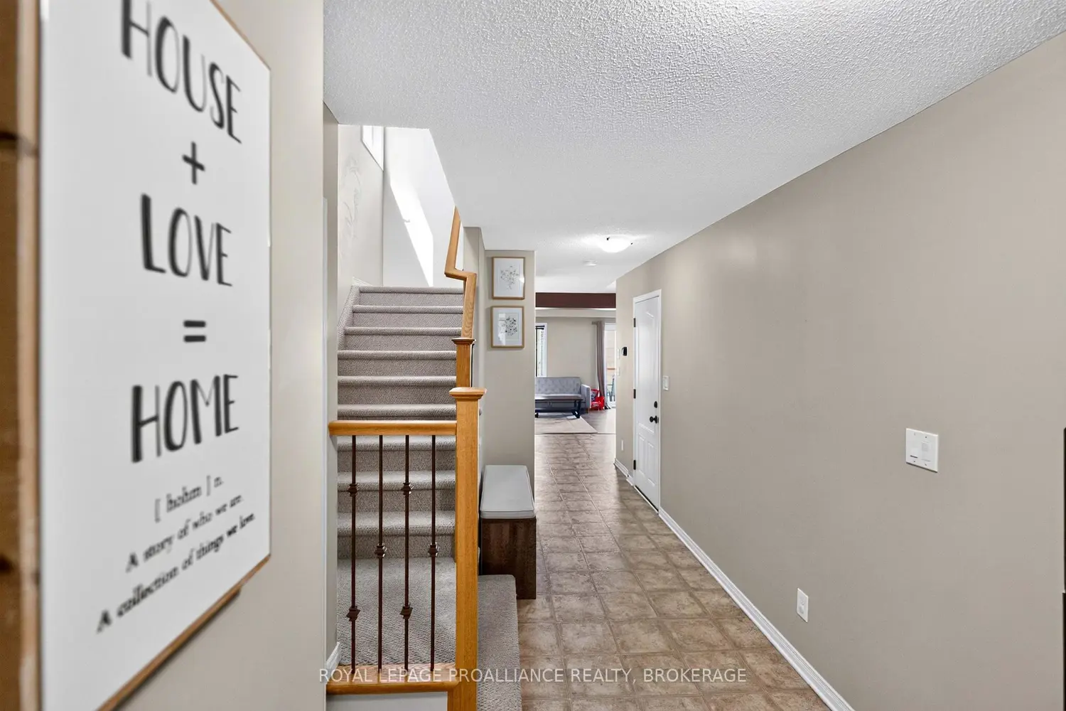 1571 Crimson Crescent photo 2
