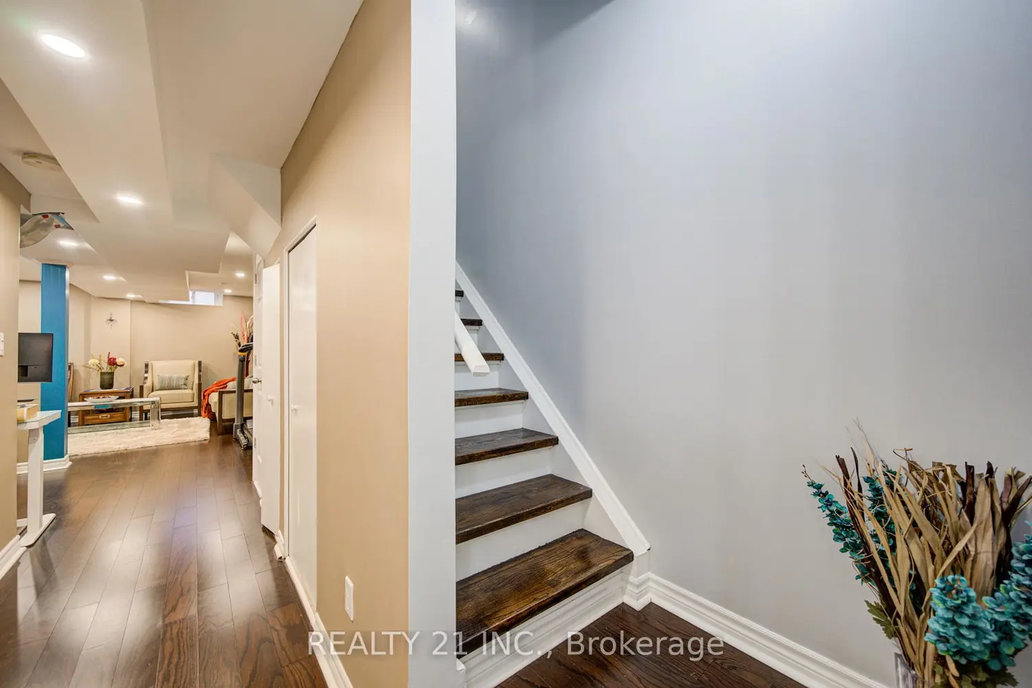 36 Lurcook Street photo 5