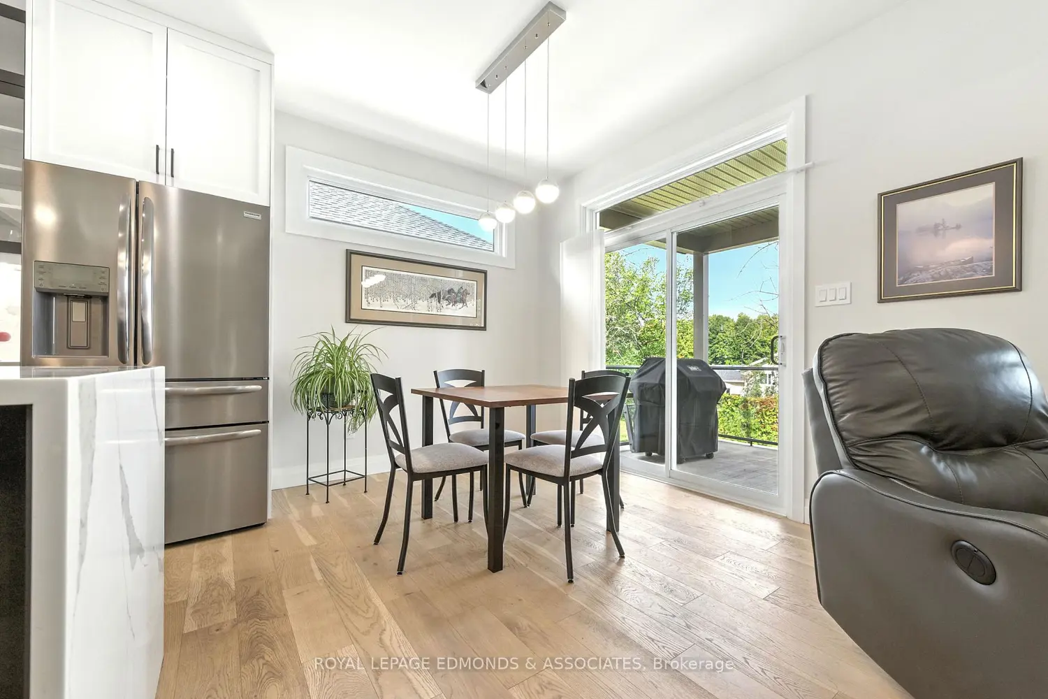 517 Sydenham Street photo 4