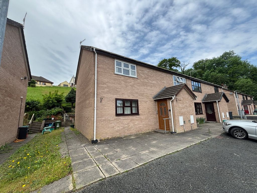 2 bed flat for saleOakwood Close, Builth Wells LD2