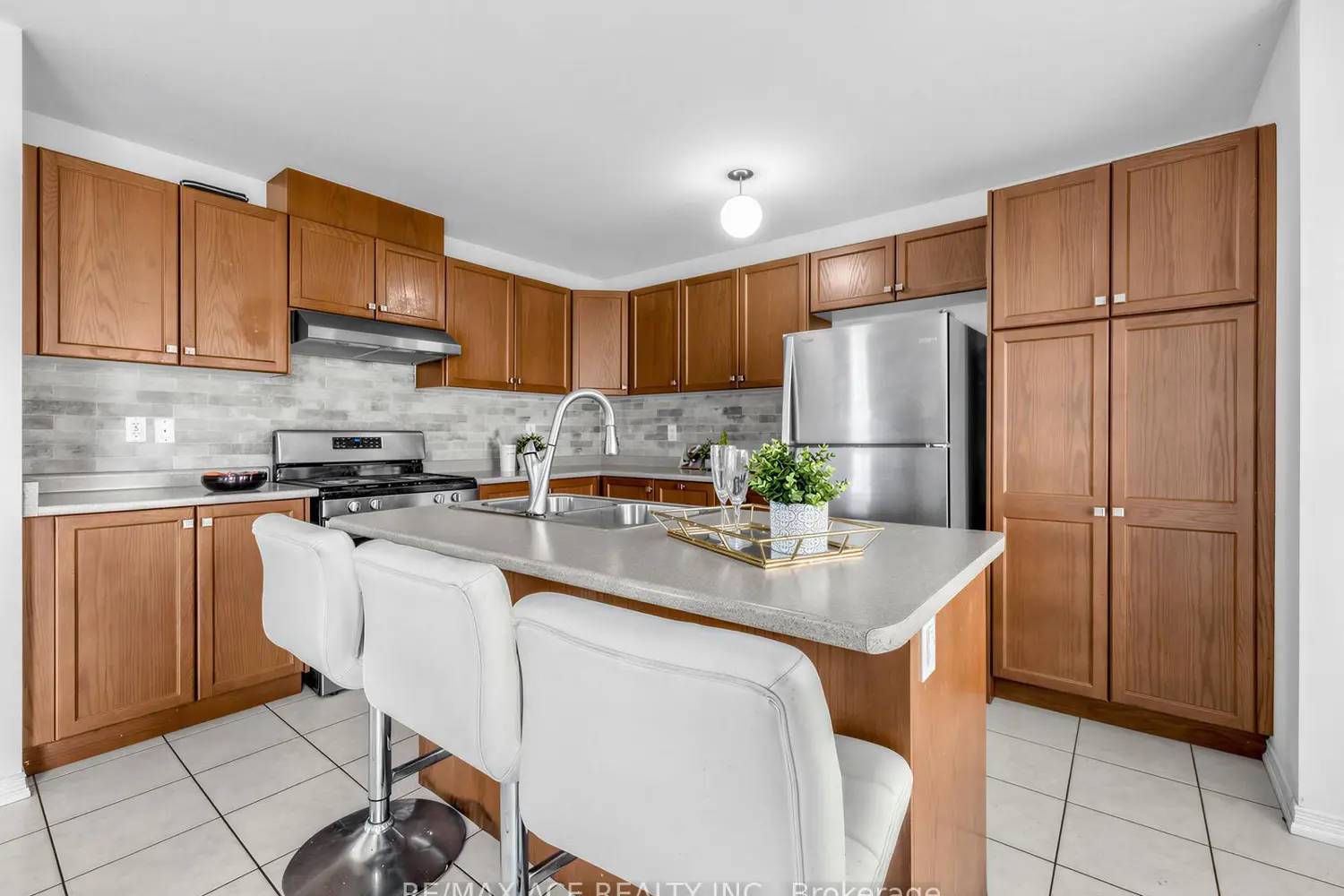 35 Turnerbury Avenue photo 4